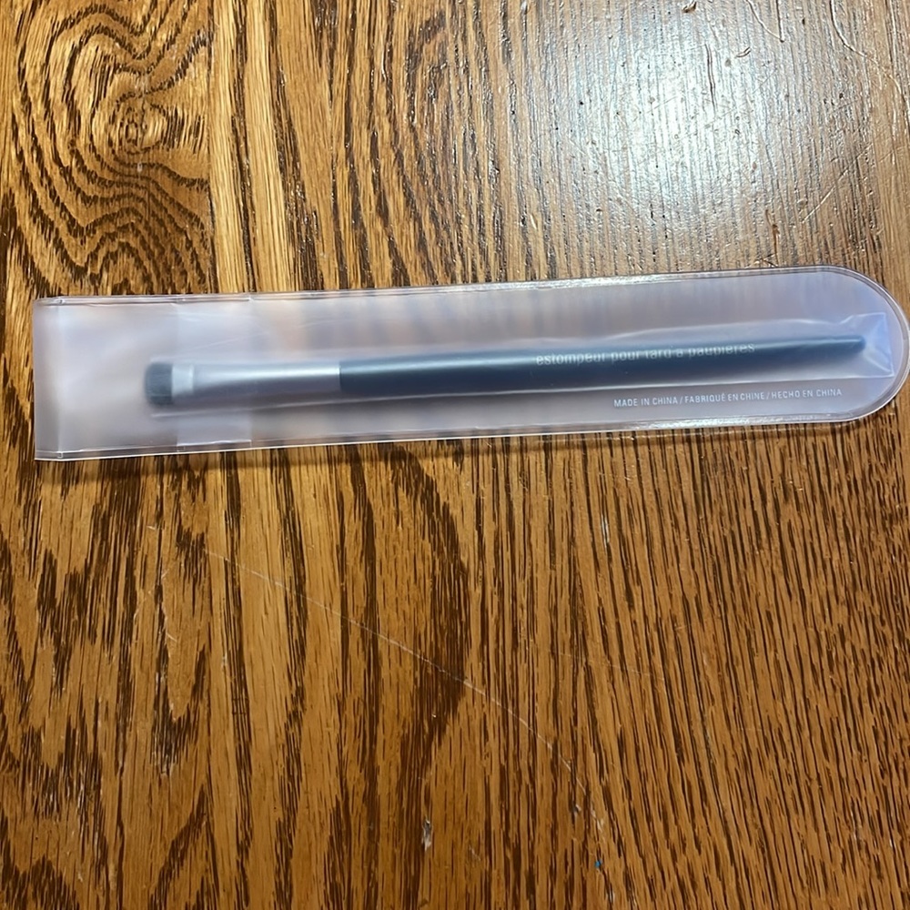 Mary Kay eye smugger  brush - Picture 2 of 4